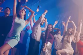 成都和重庆莎莎舞厅大比拼：成都更花哨重庆更实惠图片