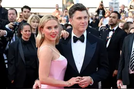 38岁“寡姐”惊艳戛纳！樱花粉裙展曼妙身姿，令三婚丈夫爱不释手图片