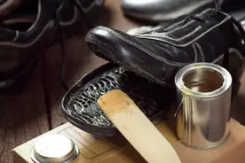 鞋子开胶了怎么办？教你一个小妙招，让你的鞋子比新买的结实图片