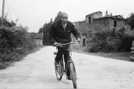 江西老和尚出家54年还俗，97岁娶妻，办砖厂助村民脱贫图片