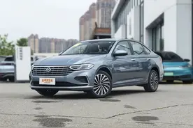 12.09万起，大众新款朗逸上市了！内饰上档次，颜值直逼帕萨特图片