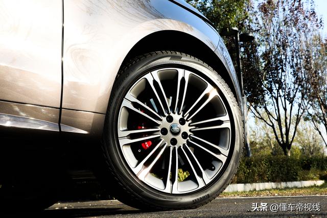 新车｜百万级SUV还能怎样平衡动感和舒适？试驾全新揽胜运动版