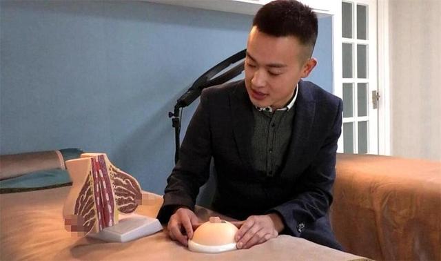 90后小伙子当催乳师，一天服务十几位女性，每月稳赚30000元