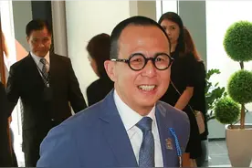 香港顶级富豪年薪排位曝光，何猷龙最高拿2.5亿，李泽楷年薪仅5万图片