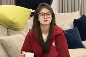 王思聪和21岁女友进展飞速，高调晒同居生活画面，在豪宅独处甜蜜图片