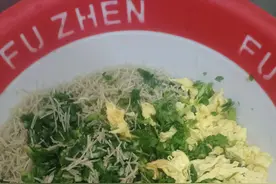 大大胖胖的油饺子图片