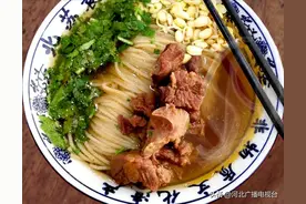 二伏来碗面条 舒舒“伏伏”图片