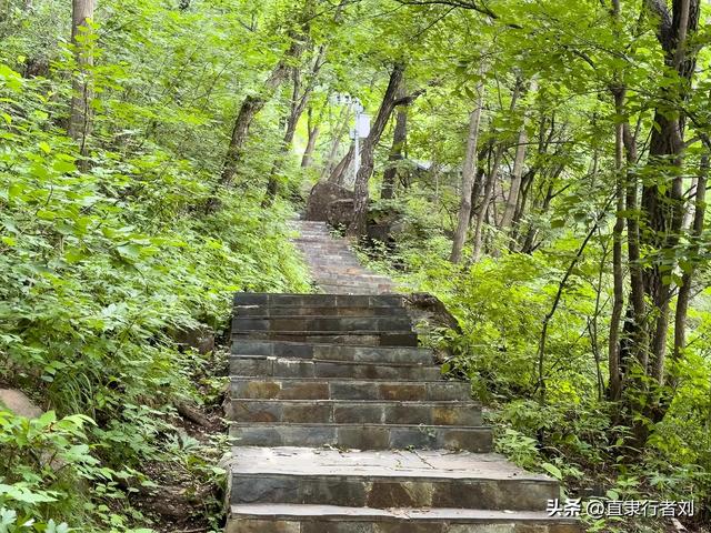 这大概是保定景区里最具挑战的一座大山了吧，1300级天梯太带劲了
