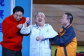 他靠老师冯巩春晚一路爆红，不久被判入狱12年，至今仍在服刑图片