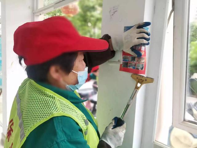 东湖新技术开发区豹澥街分类专班黄金堂社区开展清洁家园活动