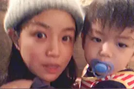 陈妍希5岁儿子还用安抚奶嘴，婆婆牵着孙子，陈晓父母家公开朴素图片
