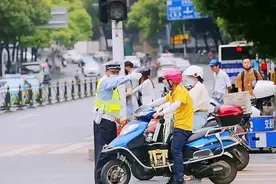 好消息！电动车上牌、考证、充电有新变化，这些便民举措你怎么看图片