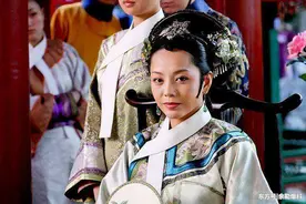 盘点《甄嬛传》里那些美美的旗头——敬嫔、端妃、欣常在图片
