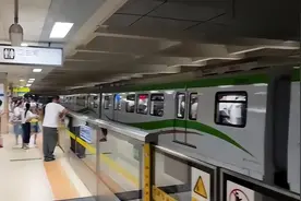 重庆轨道2号线突发闪爆，运营方回应图片