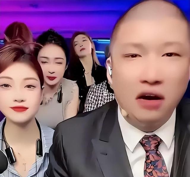 让女主播脱衣服，直播惊动警察，4000万网红二驴的下场，大快人心