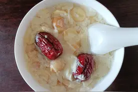 腐竹红枣甜汤，一道既美味又清补的传统名点图片