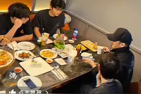 谢霆锋带老妈儿子聚餐，王菲暖心懂事没陪同，妹妹一个动作超暖心图片
