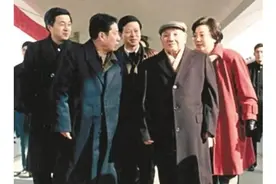 一代伟人邓小平，也会犯错误图片