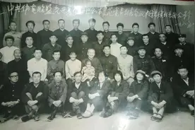 走到内蒙的府谷红泥寨王氏家族图片