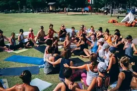 去lululemon做店员，治好了当代白领的精神内耗图片