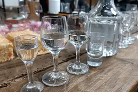 我国两大“窝囊酒”，高光时刻家喻户晓，如今放在角落无人问图片
