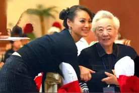 艺术家于蓝：身患癌症却工作到80岁退休，亲情爱情沧桑有泪图片