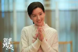 25年前的春晚，谁注意到潘长江身旁跳舞的女孩？早已跻身一线女星图片