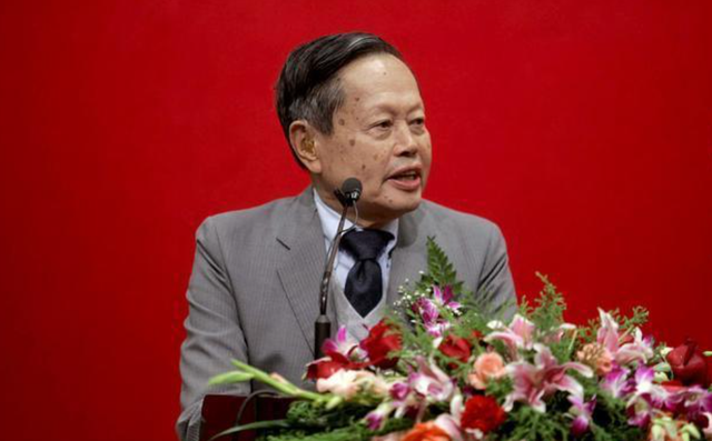 杨振宁曾坦言：我放弃中国国籍后，父亲一直没能宽恕我