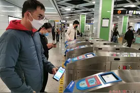 出行更便捷！南宁市民乘坐地铁、公交、BRT实现“一码通行”图片