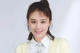 怀孕了？马思纯素颜秀厨艺，手臂粗壮小腹突出，为爱甘当家庭主妇图片