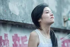 影后春夏：我18岁以后做的事，都不需要和家里人商量图片