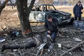 第二个布恰事件？乌军在哈尔科夫挖坟掘墓，配合西方抹黑俄罗斯图片