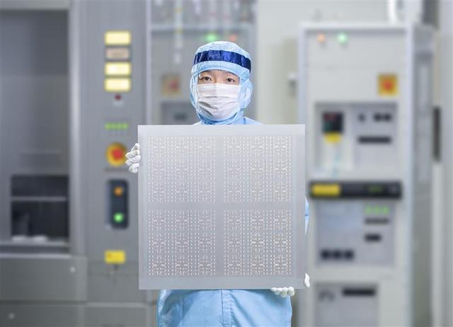 尼康推出其首款后端光刻机