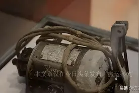 76年农村老汉摸军博馆文物被制止，嚎啕大哭：这是我背回来的图片