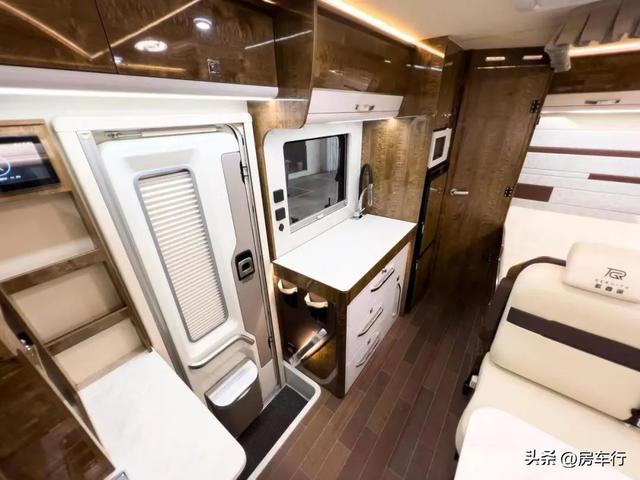 新品牌房车设计更走心，独特抽拉式厨房，歌睿途C300房车