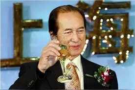 赌王何鸿燊去世一年才下葬，不是因为风水，而是与李嘉诚妻子有关图片