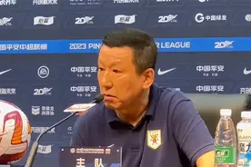 海港赛后这一幕，申花球迷很熟悉图片