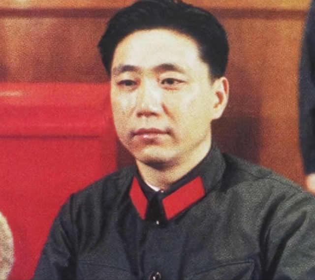 1976年，王洪文秘书突然发现不对劲，火速申请调离：这人要完蛋了