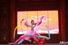 让人民群众乐享文艺成果 街区中的 “戏曲综艺Live”热闹上演图片