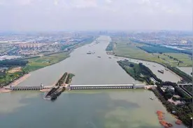 淮河就从这里起源，一路向东流，全长1000公里，通长江达大海图片