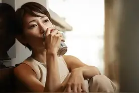 哥嫂两口子吵骂，羞愧的弟媳妇自缢图片