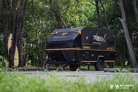 带底盘升降的越野房车！Regent越界全地形越野拖挂房车图片