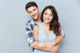 女生被男友忘在服务区2小时：“看不见”比忘了，更扎心图片