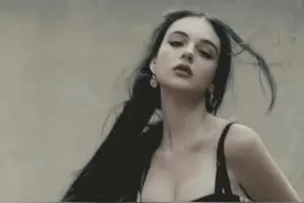 星二代“球花”莫妮卡贝鲁奇的女儿颜值出圈，新街拍又刷屏了图片