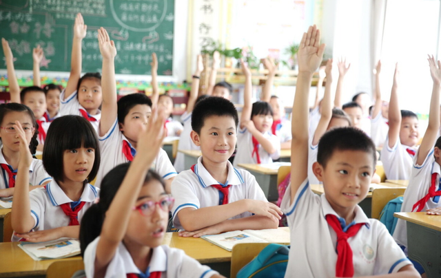 Сѧ�����ٴα����ɣ����ѳƣ�ţ��֯Ů�����������������ô��