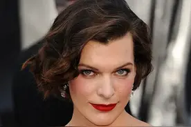 “生化危机”女主米拉·乔沃维奇的三部大尺度电影图片