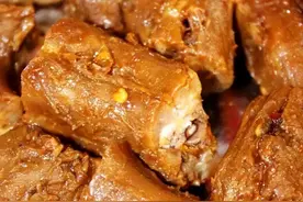 爱吃鸭脖不会做？3款鸭脖菜谱分享，在家轻松就能做，赶快学起来图片