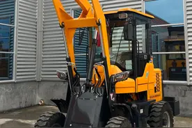 农用型装载机图片