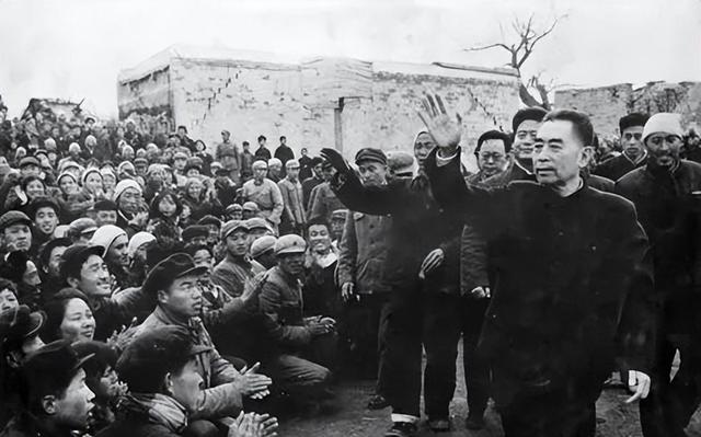 1966年邢台，周总理乘机赶往灾区，途中罕见发火：赶快下去