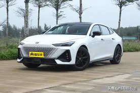 新车 | 电动尾翼加持！长安UNI-V正式上市，售10.89万元起图片